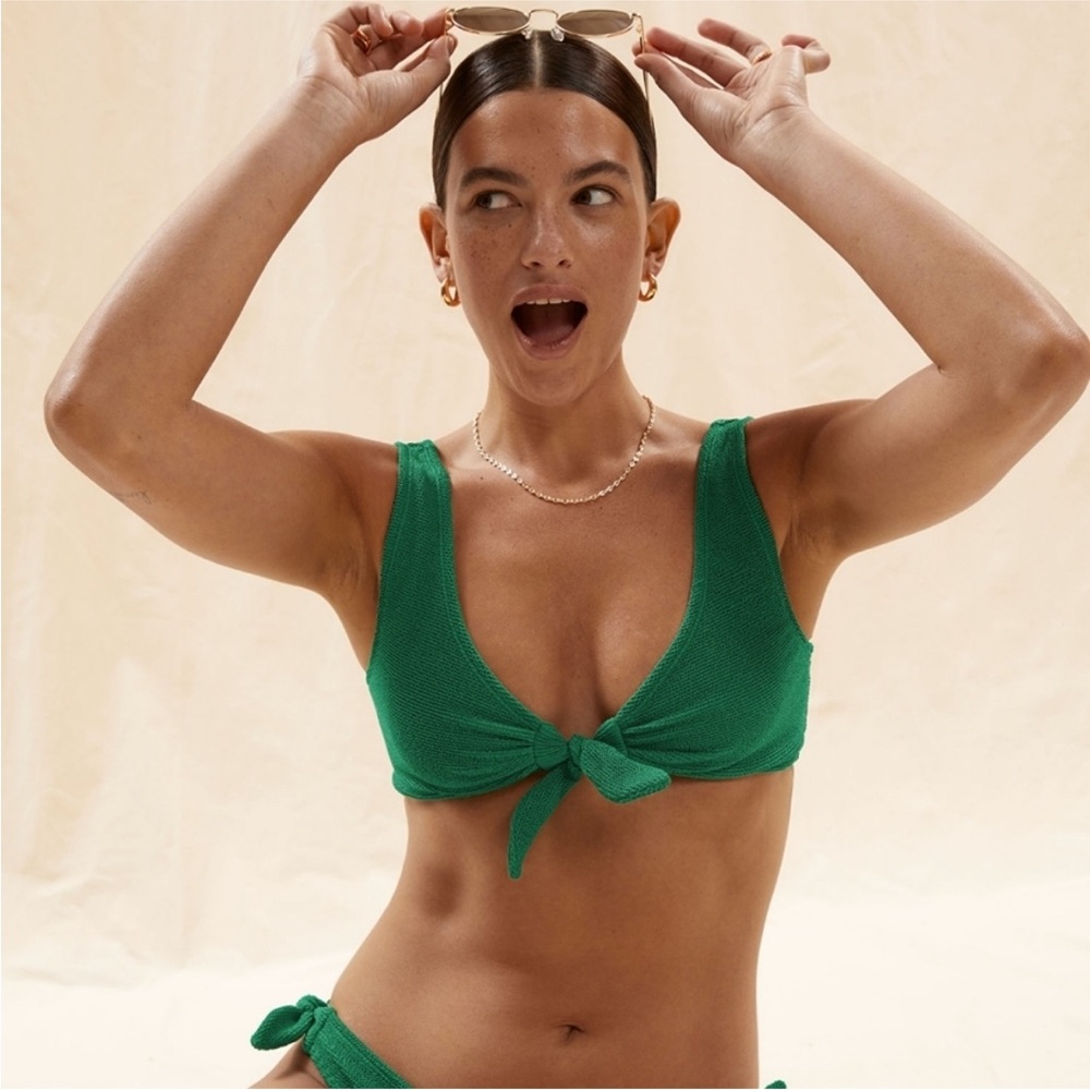 & Other Stories Green Crinkle Bikini Top Sz 10 - Picture 2 of 4